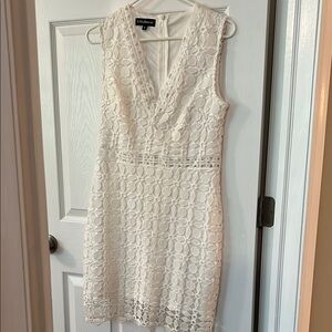 White V-Neck Sleeveless Lace Dress
